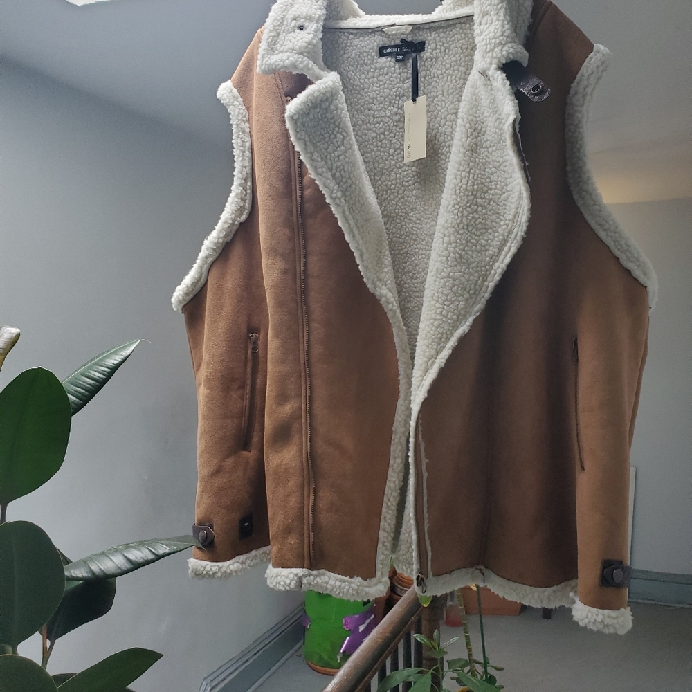 NWT CAPSULE PLUS FAUX SHERLING  GILET